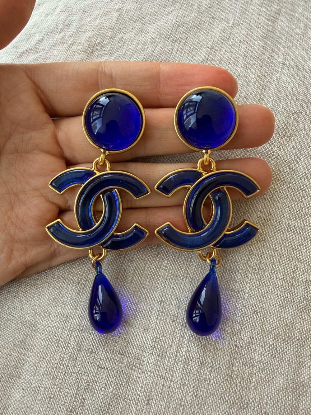 💙Vintage CHANEL Gold-Tone and Deep Blue CC Drop Earrings✨ - Picture 3 of 7
